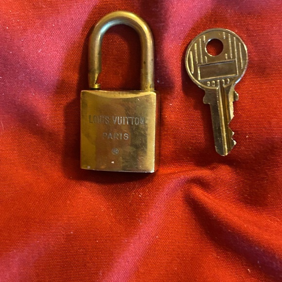 Lv lock and key #213 - Picture 2 of 7